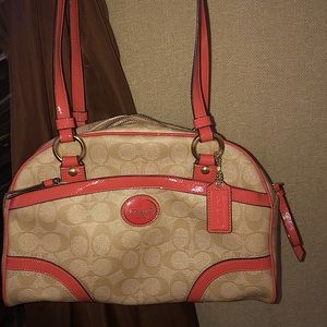 Authentic- beautiful coach satchel!! Grab it quit!!